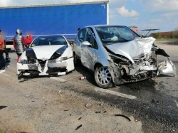 Două victime de sex feminin în urma unui accident între 3 mașini produs la ieșirea din Vinga spre Arad