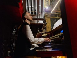 Organistul Eduard Antal ajunge în Transilvania cu ediţia a V-a a Turneului Naţional Orgile României
