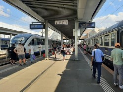 Trenul CFR Iași-Timișoara are întârzieri mari. Călătorii sunt revoltați