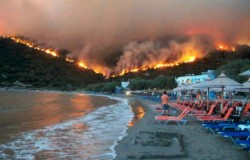 Zeci de turiști români au fost prinși în infernul din insula grecească Rodos