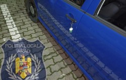 Proprietarul unei mașini și-a recuperat cheile uitate în portieră în urma sesizării unui cetățean către Direcția Generală Poliția Locală Arad