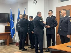 Pompieri arădeni avansați în grad cu prilejul Zilei Naționale a României