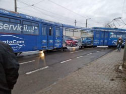 Timp de 1 oră circulație blocată pe Cocorilor în urma deraierii unui tramvai