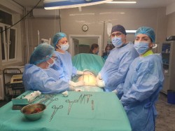 La 6 luni după ce i-a fost extrasă o tumoră de 4,5 kilograme, o femeie a născut la Maternitatea din Arad un băiețel de 3 kilograme

