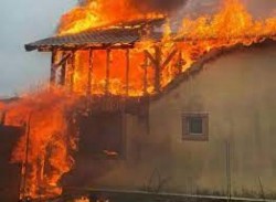 Femeie cu arsuri pe 60% din suprafața corpului în urma unui incendiu izbucnit la o casă în Aradul Nou