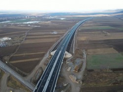 245 de kilometri de autostradă între Târgu Mureș și Holdea. Se dă în trafic lotul de 15,7 km dintre Chețani și Câmpia Turzii


