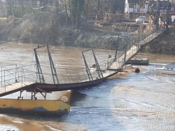 Podul de pontoane de la „Trei Insule” a fost avariat