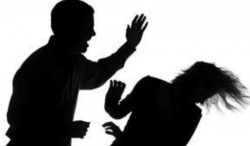 Mai multe acte de violență domestică la sfârșit de an în județul Arad. Victime: o mamă, o soție și o concubină