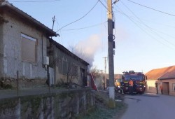 Incendiu izbucnit la acoperișul unei case din localitatea Șeitin