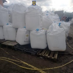 24 de tone de azotat de amoniu depozitate la Cărand fără a respecta normele legale, în vigoare. Proprietarul cercetat penal pentru poluare cu deșeuri sau substanțe periculoase