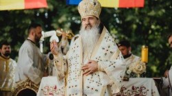 Cad capete în Biserica ortodoxă! ÎPS Teodosie, Arhiepiscopul Tomisului, sancționat cu dojană sinodală scrisă. Purtătorul de cuvânt al Patriarhiei Române tras pe linie moartă

