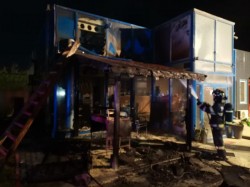 Terasa unui restaurant de pe Centura Aradului s-a făcut scrum în urma unui incendiu

