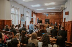 Magistrați pentru o zi în sala de judecată a Palatului Justiției din Arad