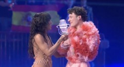 Elveția a câștigat finala Eurovision 2024. Nemo, reprezentantul Țării Cantoanelor, a spart trofeul pe scenă. România n-a participat la această ediție