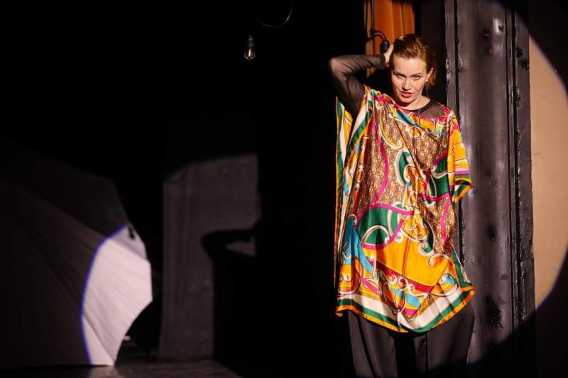 One-woman show cu actrița Imola Kézdi la Teatrul de Marionete Arad
