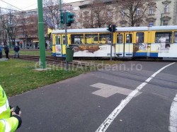 Un adolescent a fost lovit de tramvai la Podgoria. Băiatul a fost transportat la Urgențe